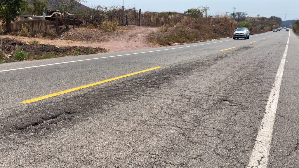 Carretera Zihuatanejo-Feliciano otra vez en mal estado; insuficiente rehabilitación 