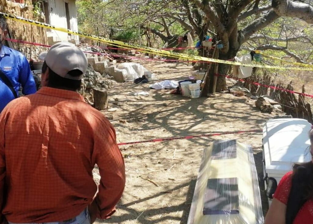 En Huixquila, Ixcateopan… Matan a madre e hijo a machetazos