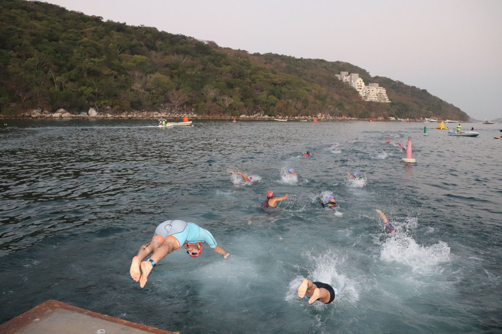 DEPORTISTAS DE 28 PAÍSES VISITAN ACAPULCO DURANTE EL IRONMAN 70.3 ACAPULCO RIVIERA DIAMANTE.