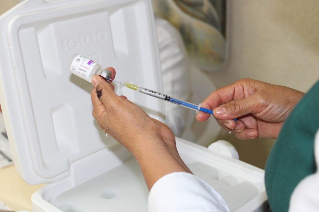 Lleva a cabo IMSS Guerrero vacunación intensiva contra COVID-19, en el mes de abril