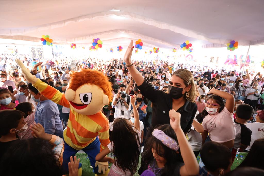 Gran celebración por el Día de la Niña y el Niño en la casa del pueblo de Guerrero