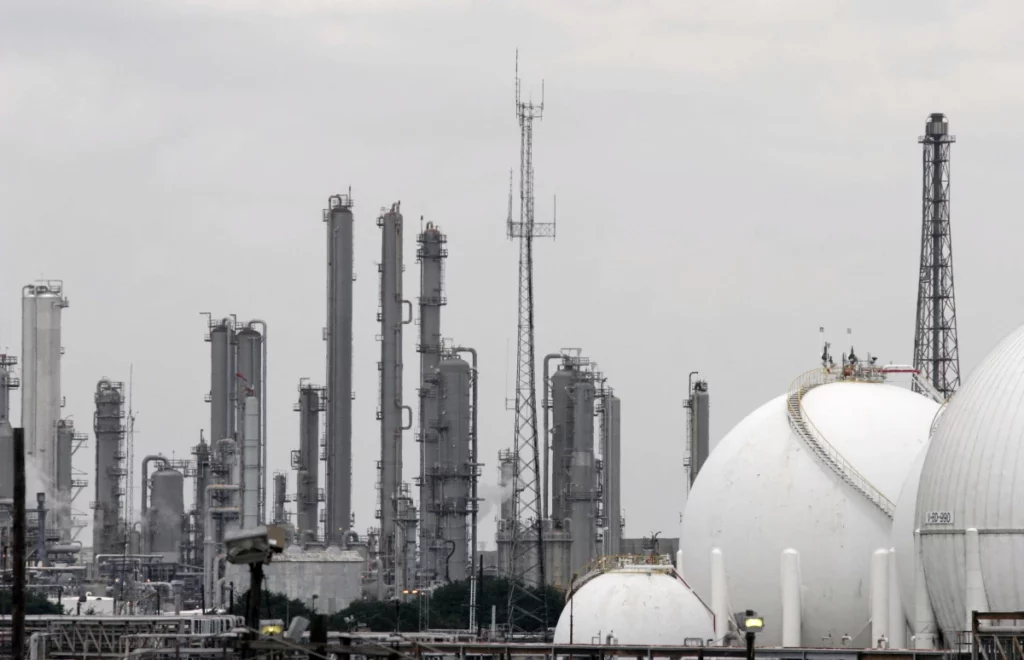 La refinería Deer Park envía los primeros buques con gasolina a México