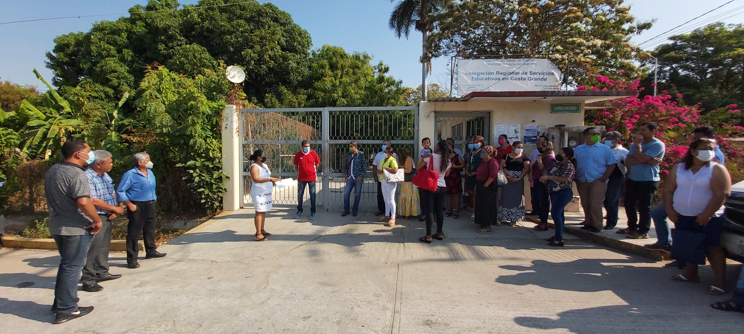 Toman sede de la SEG en Técpan