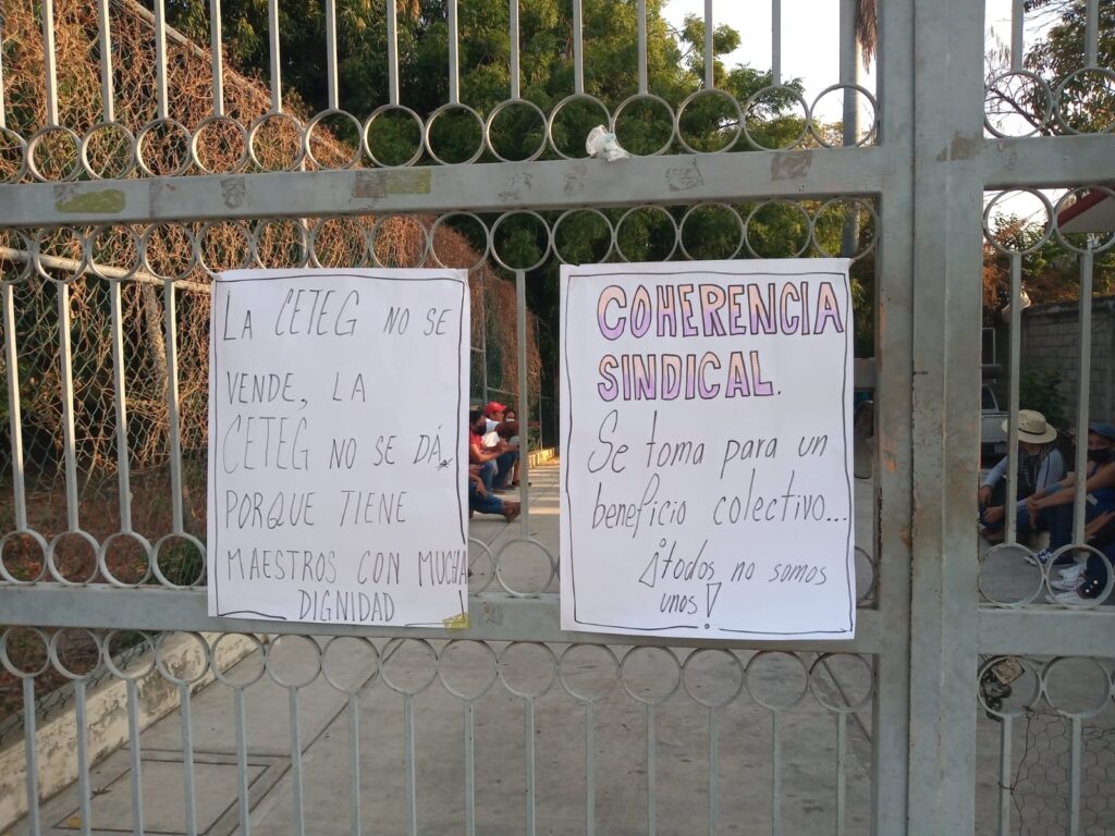 Cetegistas toman oficina de la SEG en Técpan; piden se libere oficina de pagos