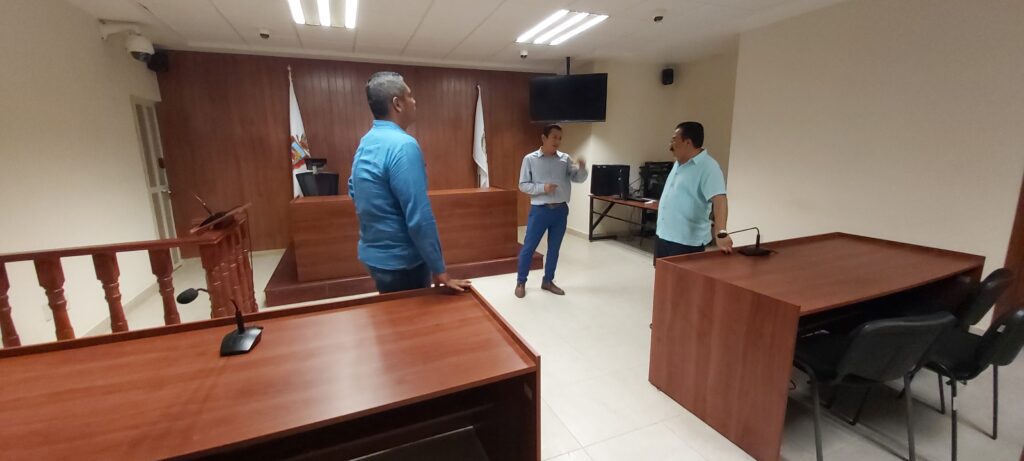 Titular del TSJ visita cudad judicial en Tecpan