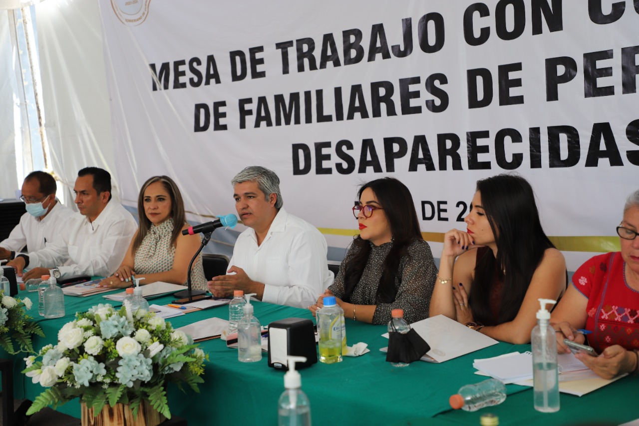 Presentan diputados a colectivos de familiares el anteproyecto de Ley en materia de desaparición de personas