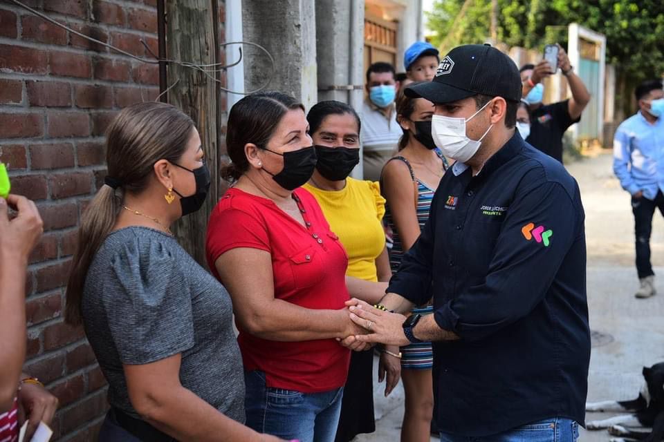 Colonia Morelos de El Coacoyul estrena calle entregada por el presidente Jorge Sánchez Allec