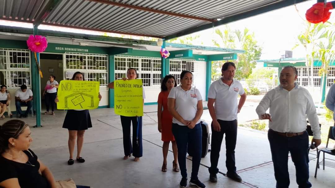 Protestan contra obra carretera en Atoyac