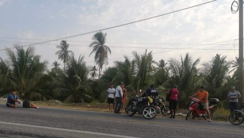 Dos heridos el derrapar en moto en Técpan