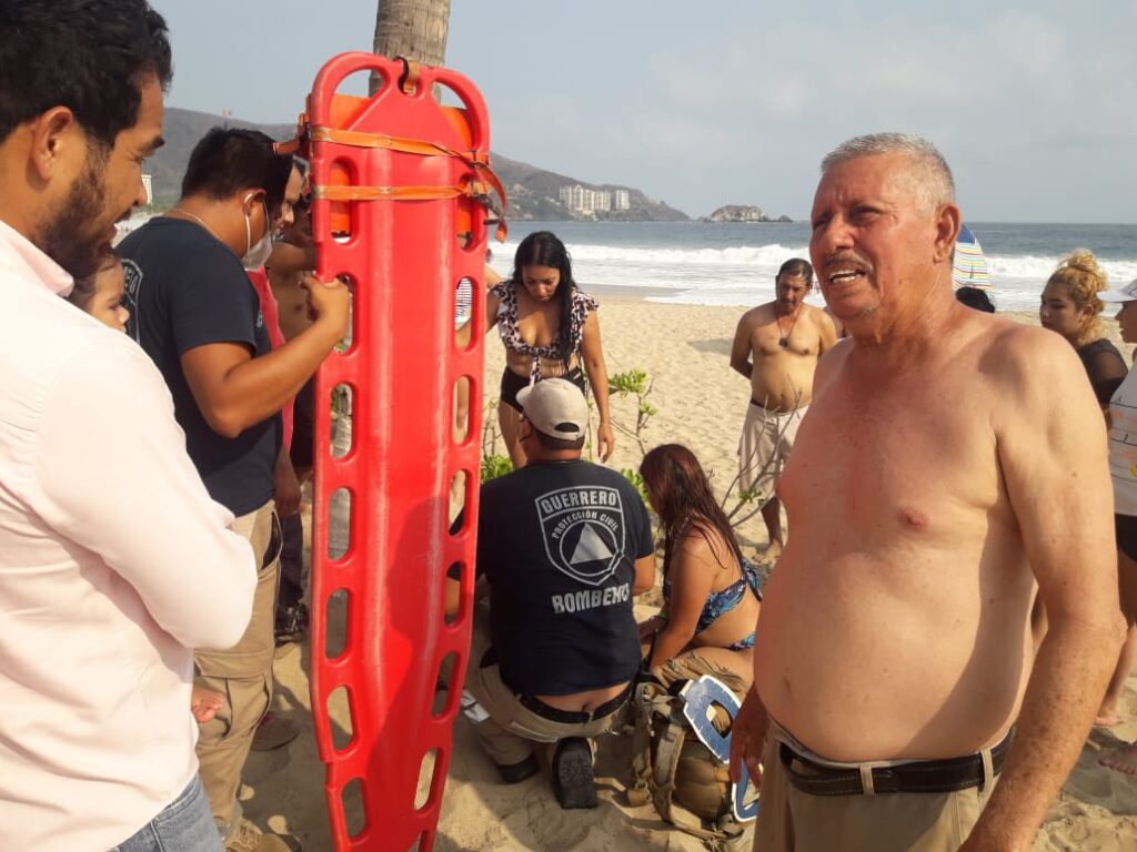 Un héroe sin capa, el “Guero” en playa del Palmar Ixtapa