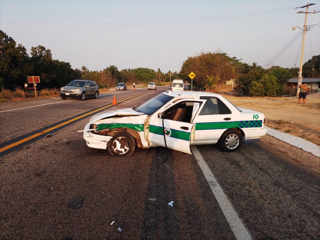 Tres heridos deja accidente carretero en el municipio de Técpan