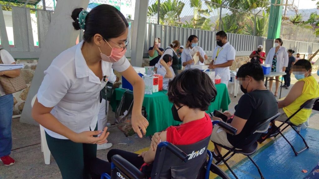 Participa IMSS Guerrero en Jornada de Vacunación contra COVID-19 en menores de 12 a 17 años