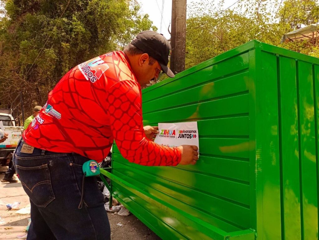 Servicios Públicos mantiene una ciudad limpia con la colocación de contenedores de basura