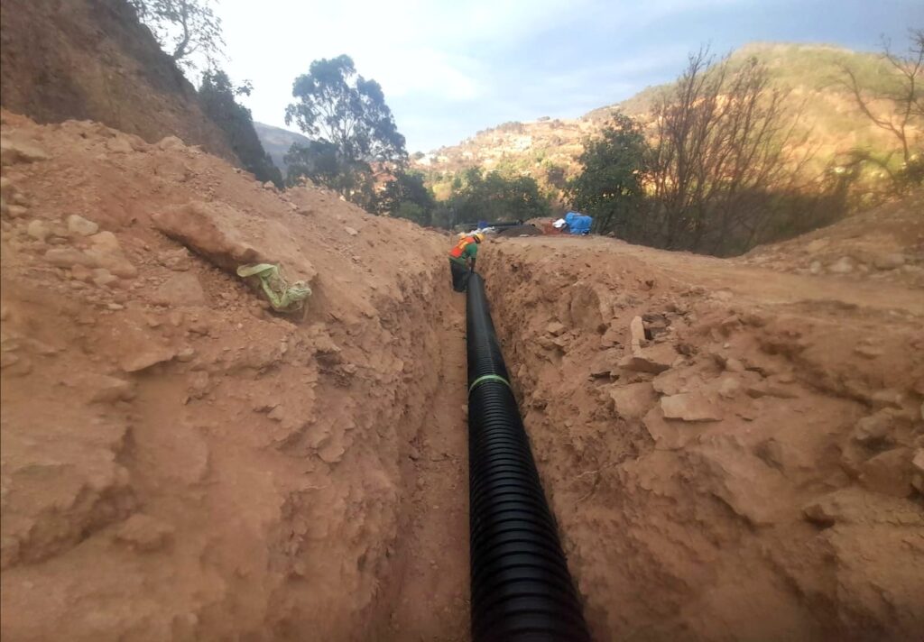 Construye Capaseg sistemas de agua y drenaje en Atlamajalcingo del Monte en la región de La Montaña