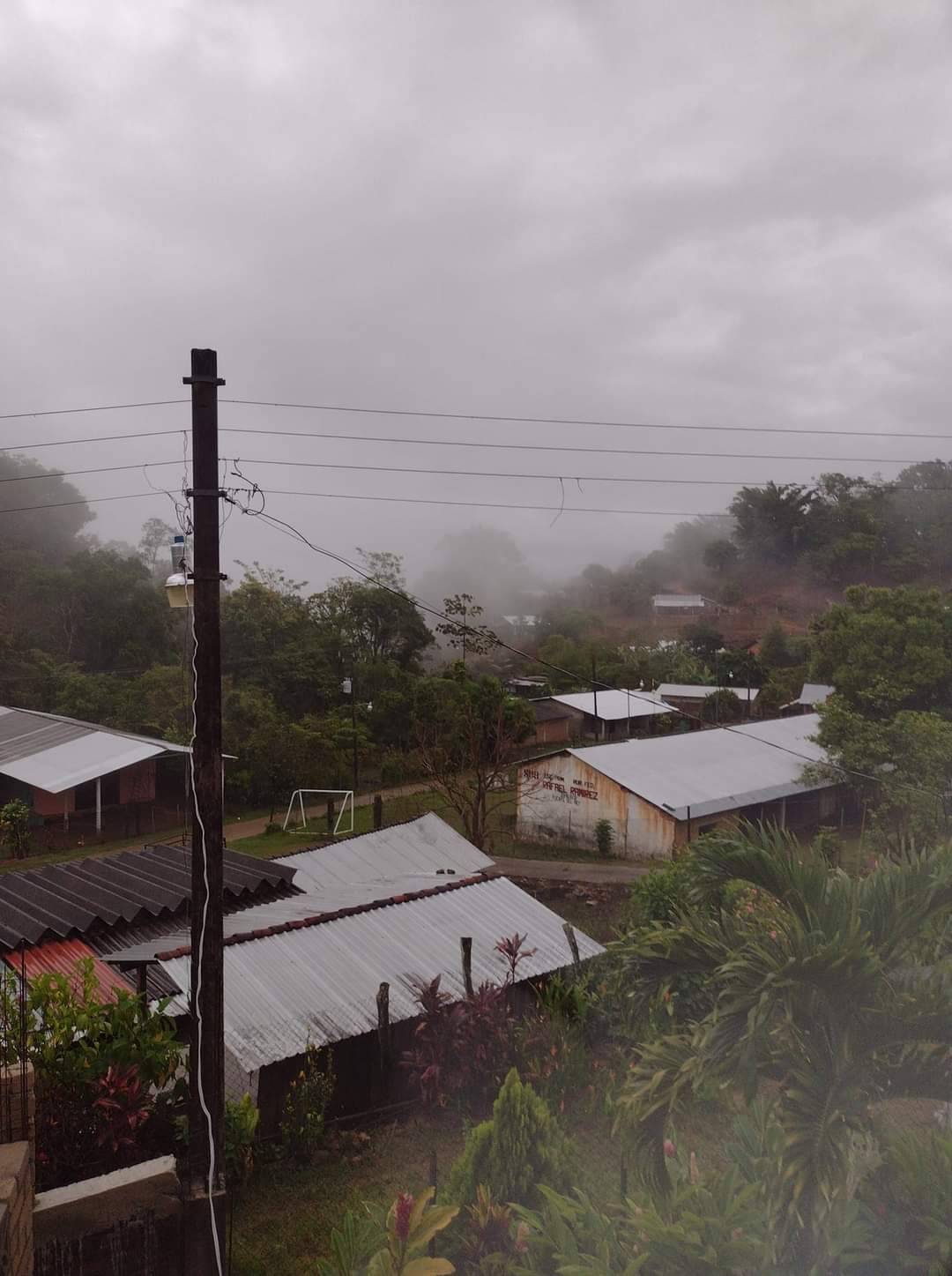 Llevan 12 días sin energía eléctrica en Puente del Rey, Atoyac, acusan