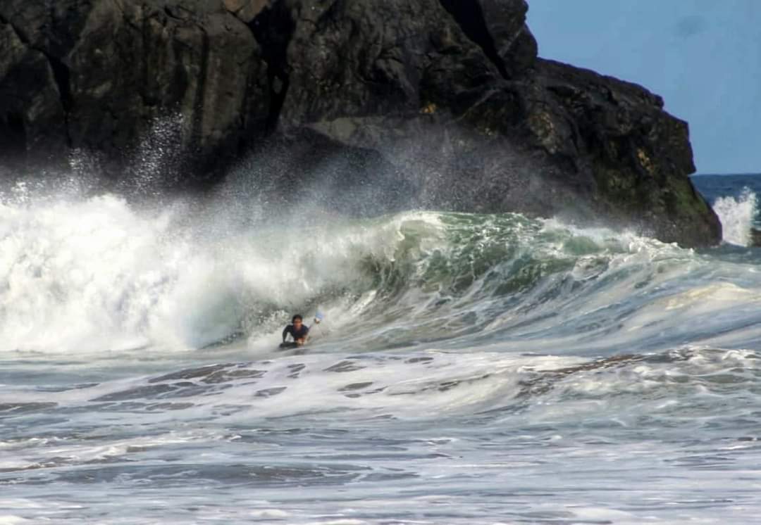 Realizan torneo de surf en Puerto Vicente Guerrero