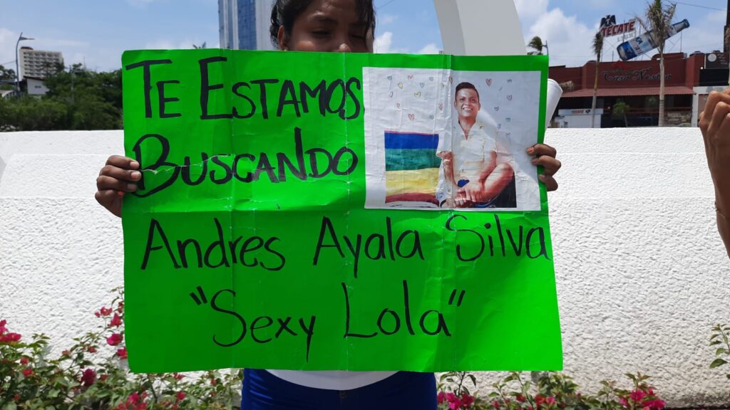 En Acapulco… Se manifiestan en la Costera familiares del luchador desaparecido “La Sexy Lola”