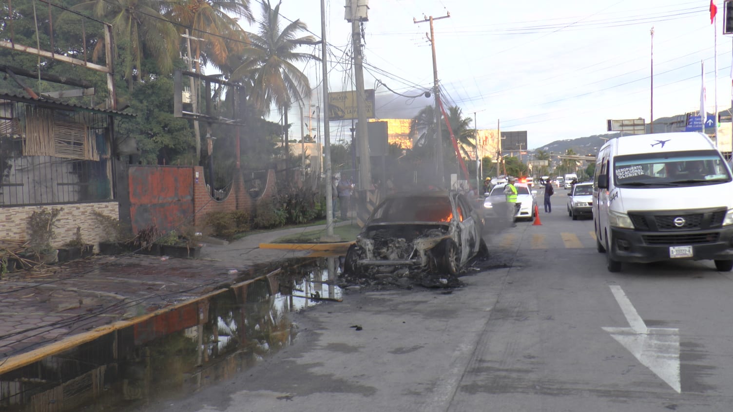 “Se incendian” un auto, dos restaurantes y seis lanchas acuáticas en Acapulco