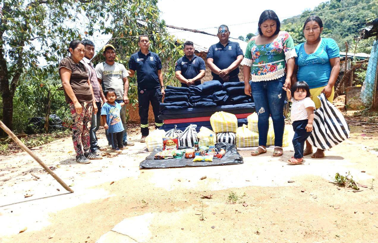 Se solidariza Evelyn Salgado con familia afectada por lluvias en Atoyac de Álvarez