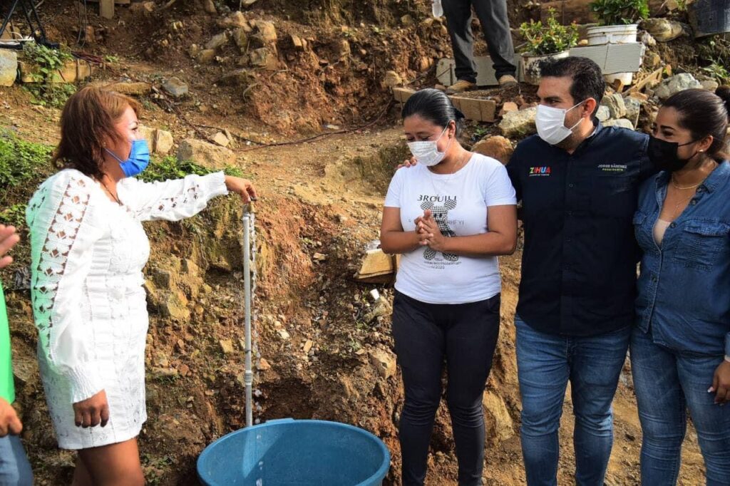 Jorge Sánchez Allec entrega sistema de agua potable e inicia pavimentación en Altamira