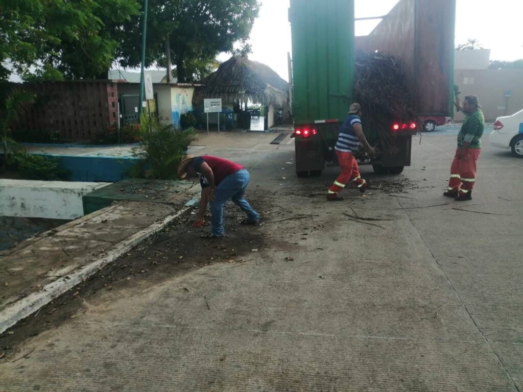 Gobierno municipal sigue redoblando esfuerzos para optimizar limpieza de Zihuatanejo