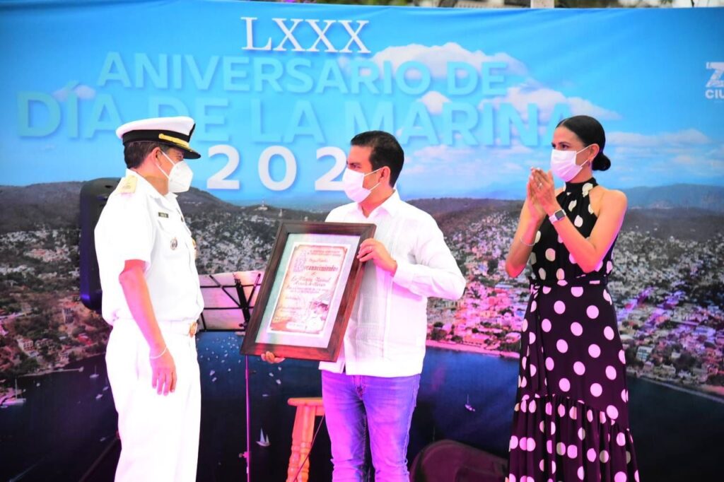 Presidente Municipal junto a Autoridades Navales dan inicio a un Aniversario más del Día de la Marina