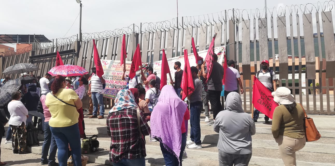 Cetegistas protestaron una vez más en Palacio de Gobierno; la SEG no los atiende