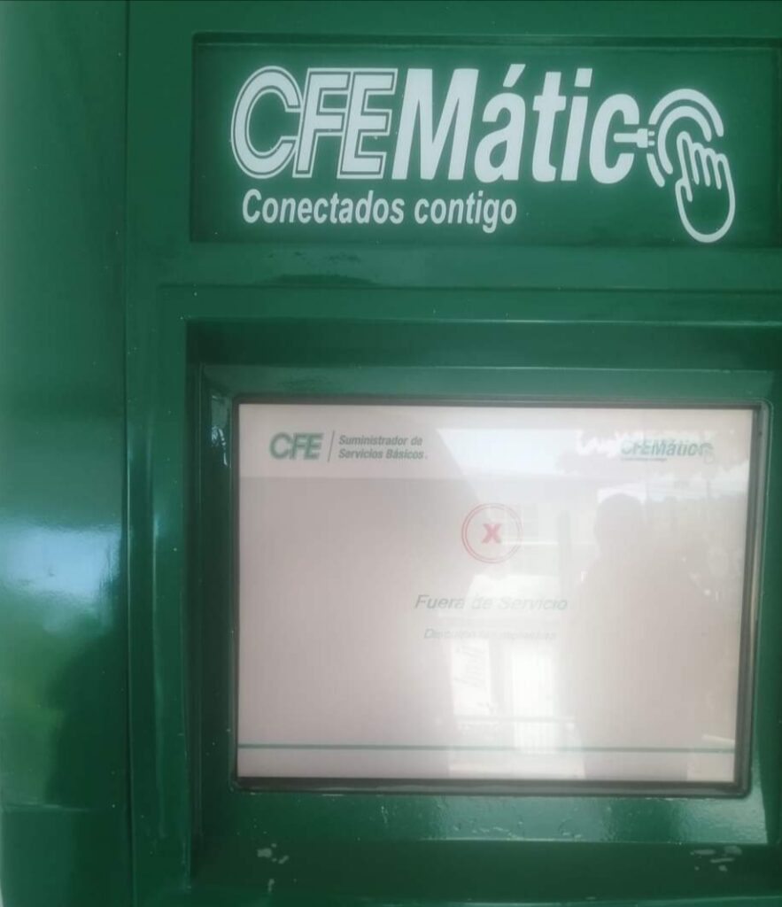 Sin funcionar, cajeros de la CFE en Atoyac, acusan