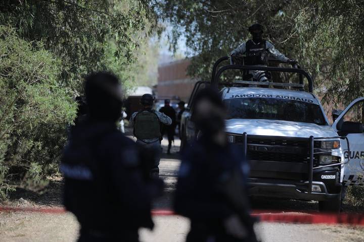 Chofer embiste con su camión a motociclistas que intentaron asesinarlo en Michoacán