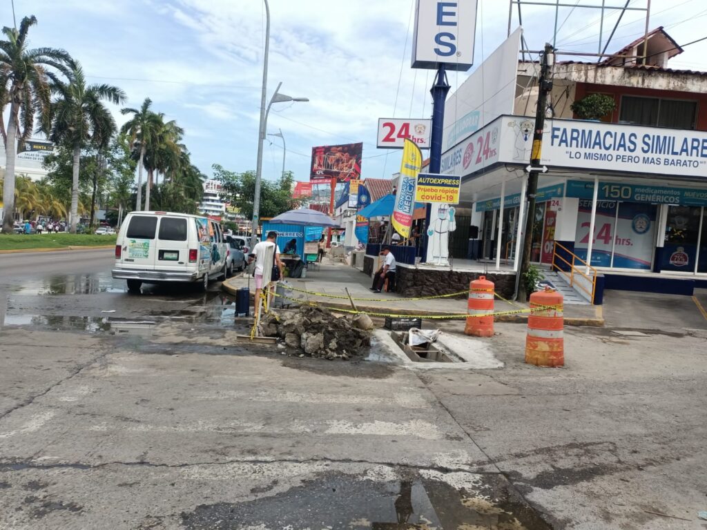 Constatan el pésimo estado de la avenida Costera Miguel Alemán, en Acapulco