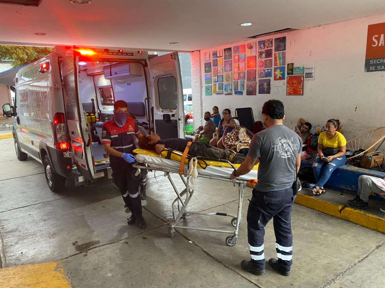 Derrapa motociclista en bulevar que dirige al Aeropuerto de Zihuatanejo