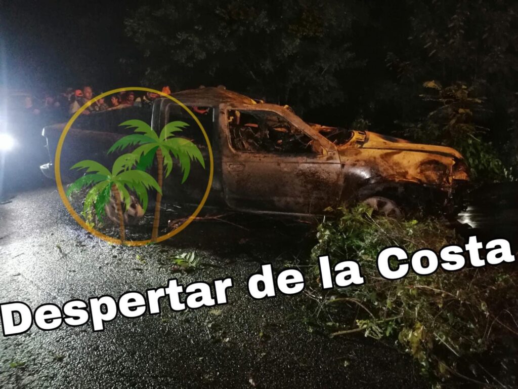 Muere calcinado tras volcar en su camioneta en Coahuayutla