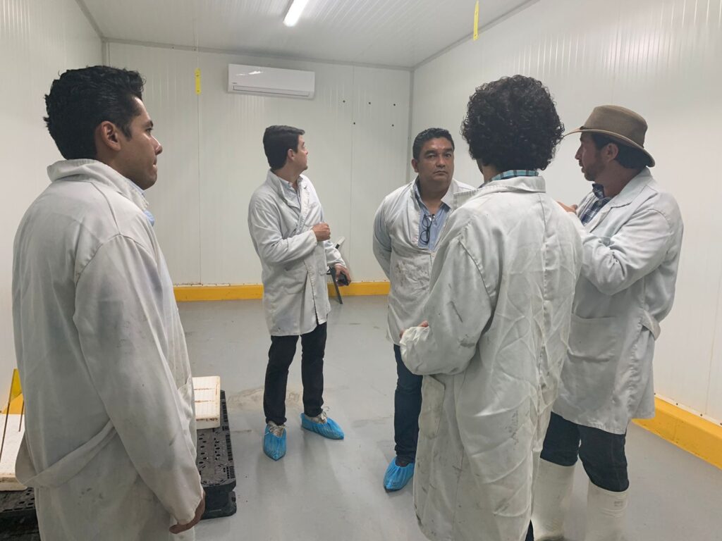 El titular de la STYPS, Luis Armando Baños Rendón se reúne con representantes de las empresas Agrimac y High Protein en Guadalajara