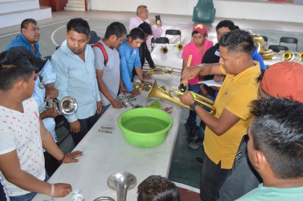 Organizó la SAIA un taller de capacitación y reparación de instrumentos de música de viento en la zona Centro