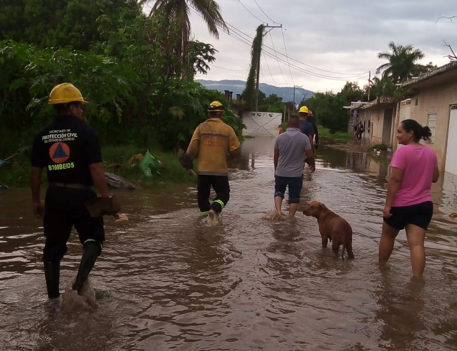 Personal de SPCGRO atiende afectaciones por lluvias en Pungarabato