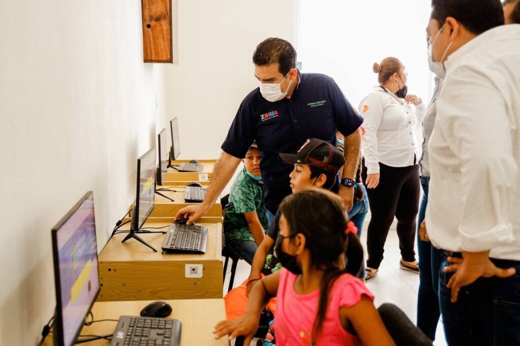 Presidente Jorge Sánchez Allec pone en servicio Biblioteca Digital en poblado de El Zarco