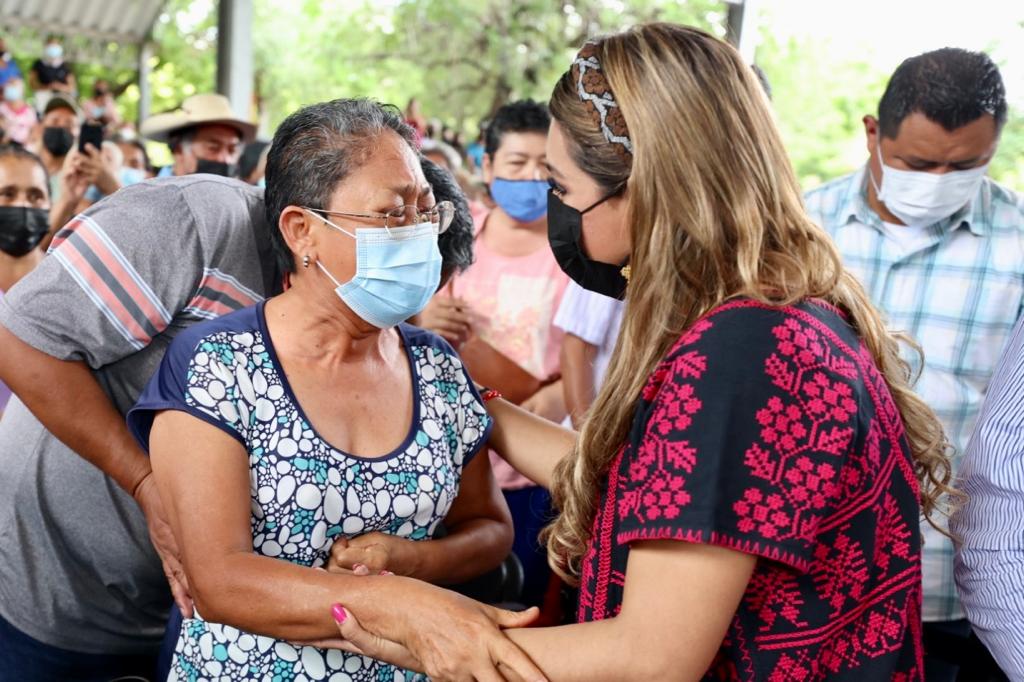 Entrega Evelyn Salgado apoyos del programa “Pensión Guerrero” a la zona Norte en Iguala