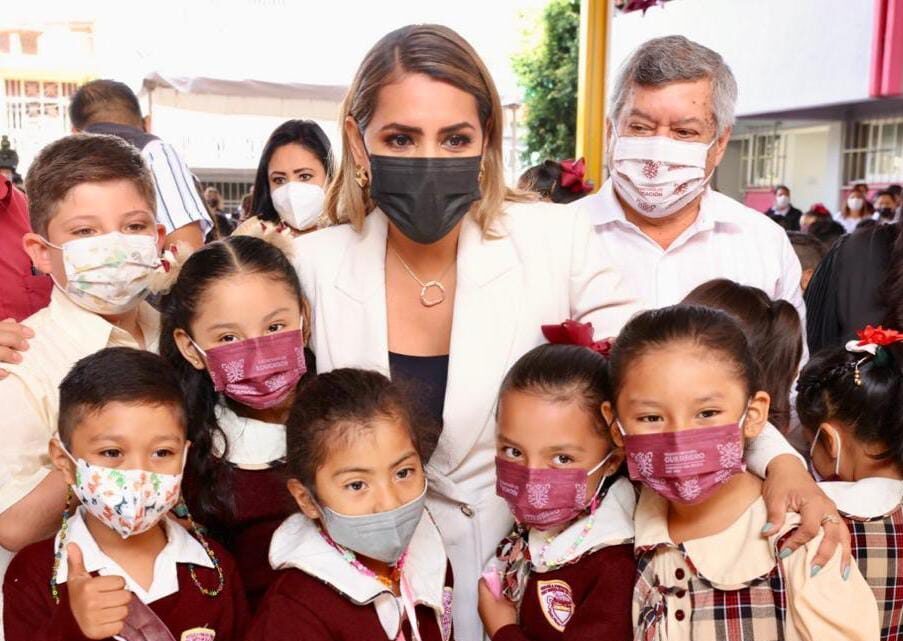 “La educación es el único camino para la paz, para el desarrollo y el bienestar duradero”: Evelyn Salgado