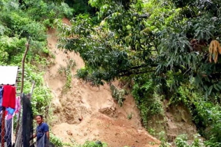 Temen se desgaje cerro en Atoyac