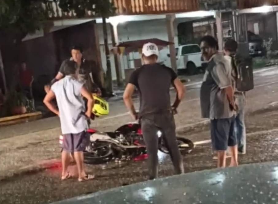 Choca motociclista en tecpán