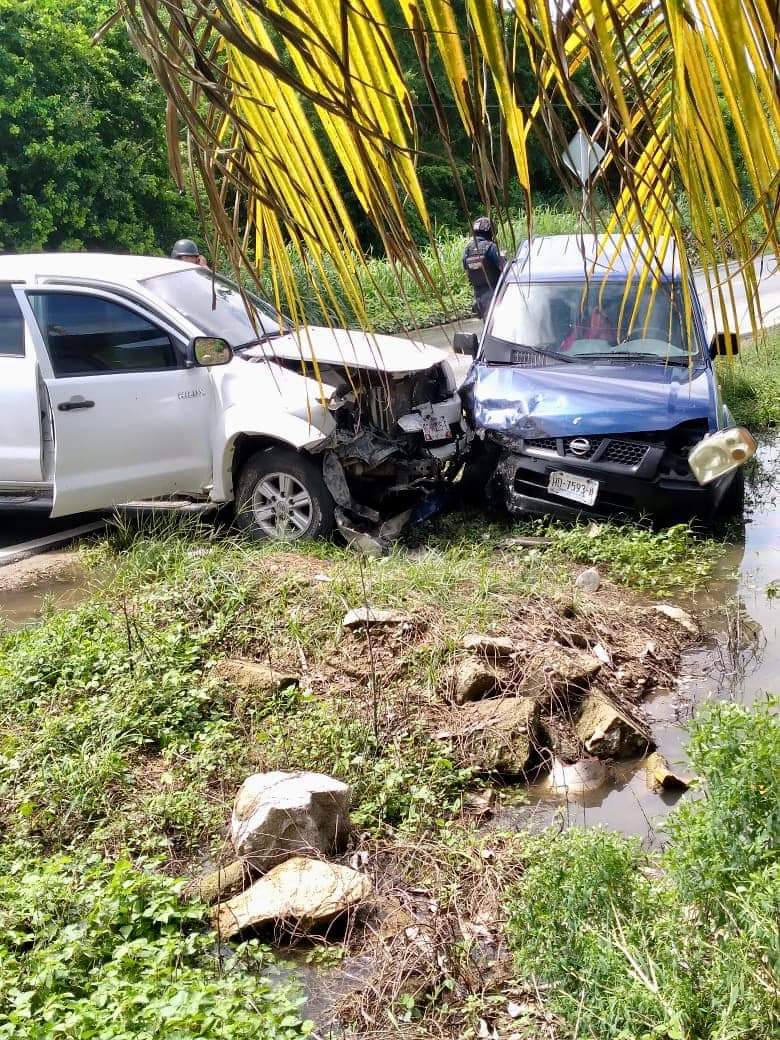 Choque en Coyuca deja un lesionado