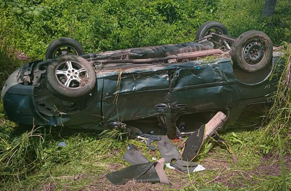 Tres lesionados deja un accidente en Coyuca de benítez