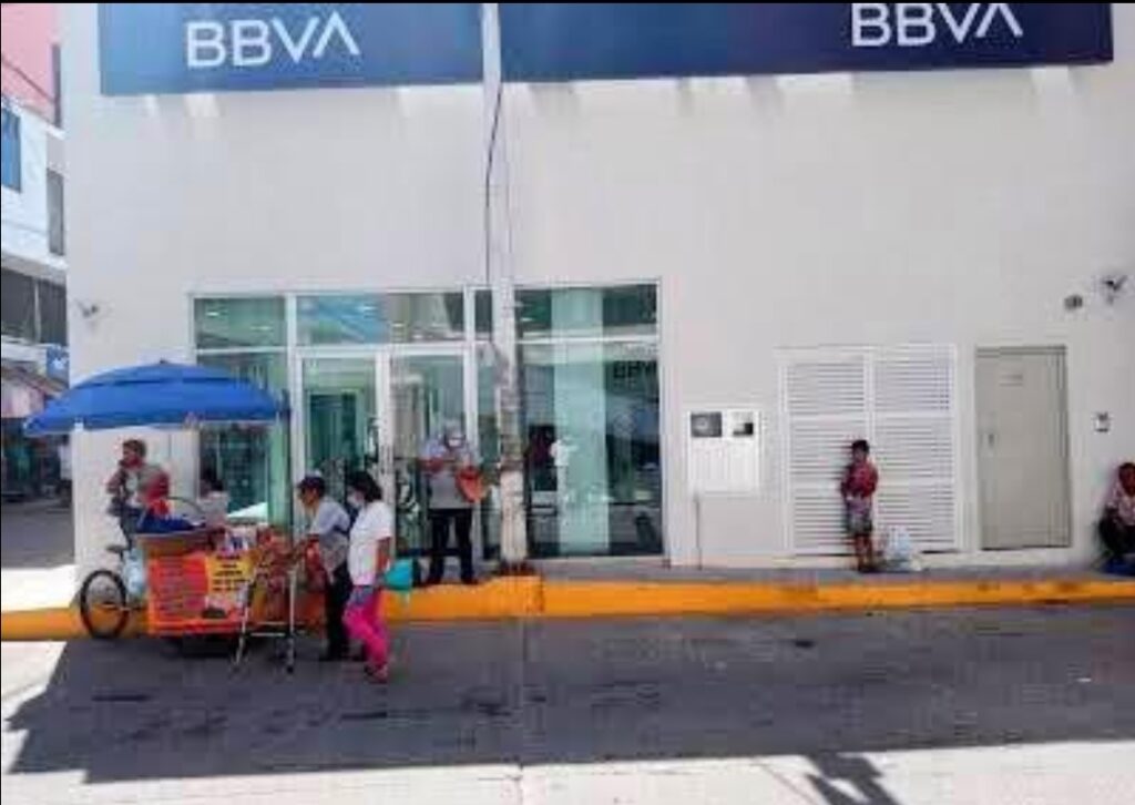 Se quejan del servicio de BBVA en Atoyac