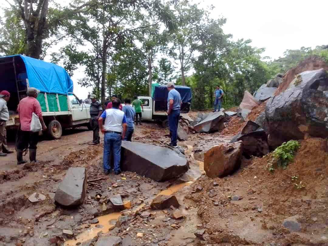 Solicitan reparación de carretera a pueblos serranos de Atoyac