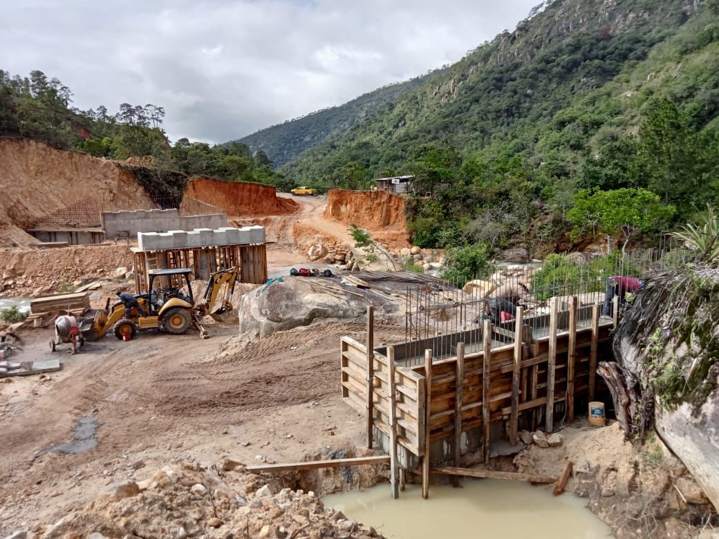 Construye CICAEG puente vehicular en Cochoapa el Grande