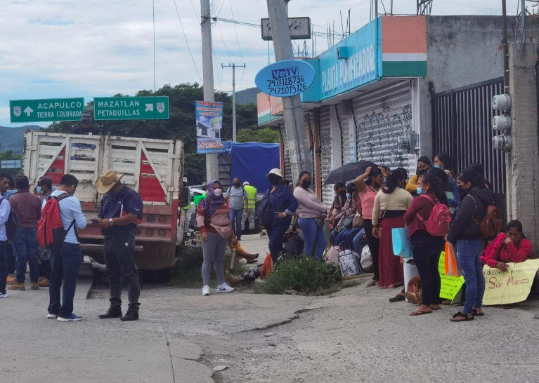 En Chilpancingo… Padres bloquean 30 minutos; exigieron a la SEG maestros de preescolar para pueblos de Chilapa