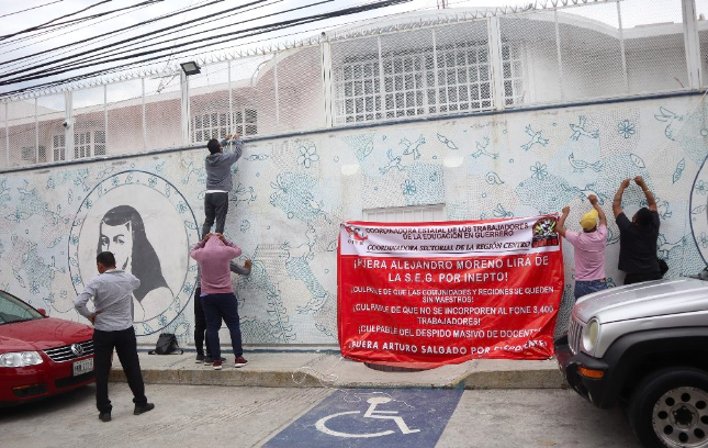 Cierran cetegistas oficinas de la Secretaría de Educación Guerrero