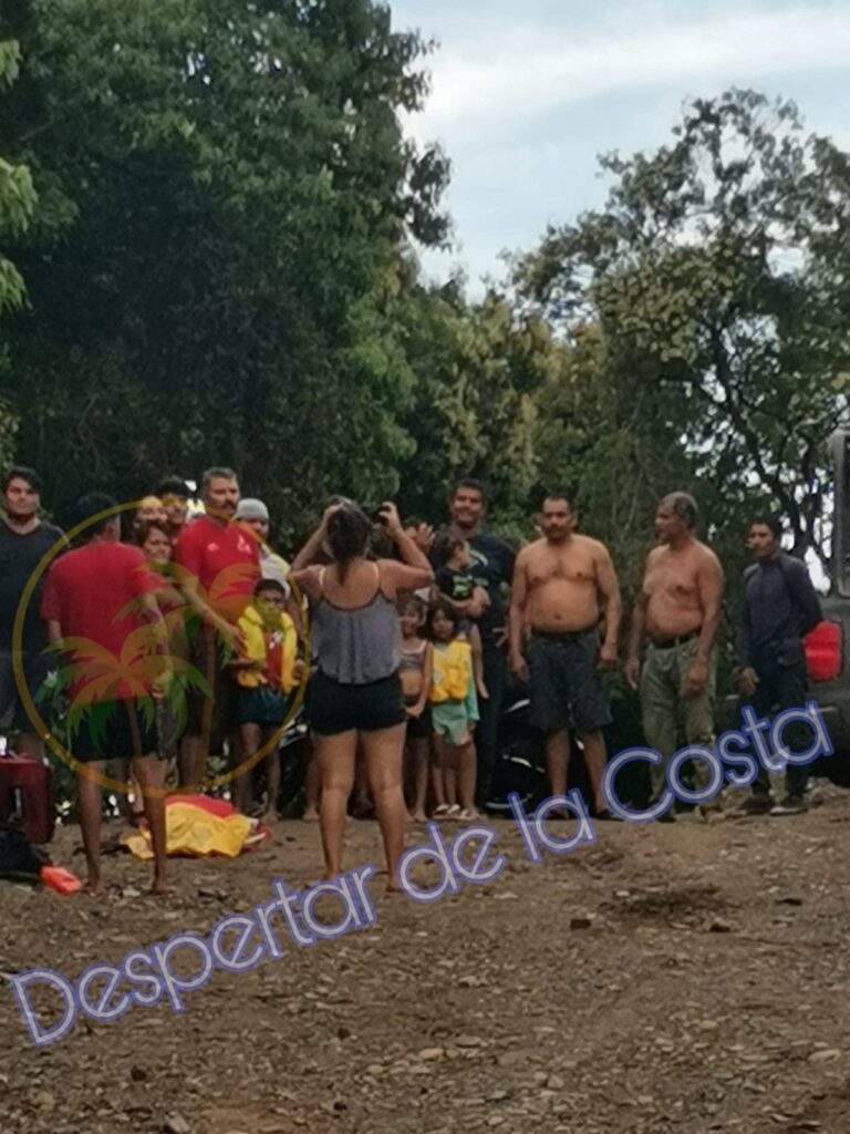 14 turistas quedan atrapados en el río de Pantla