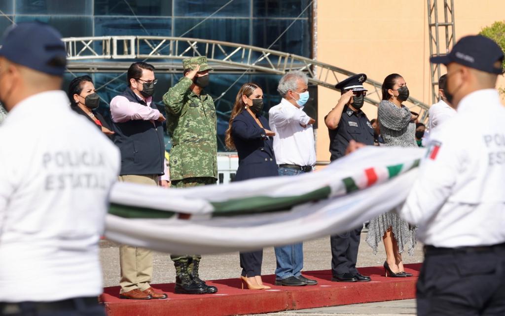 Encabeza la gobernadora Evelyn Salgado izamiento de bandera a media asta por víctimas de los sismos de 1985 y 2017