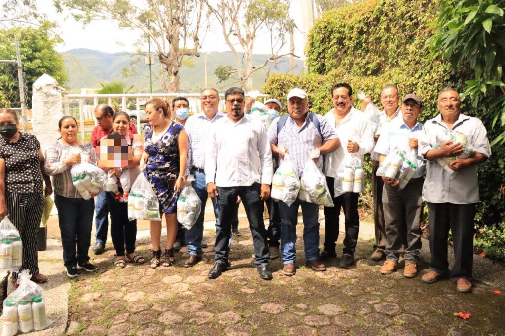 Entrega SAGADEGRO paquetes tecnológicos a productores de aguacate